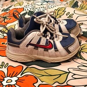 Nike, Old School, Perfect Walking Shoes.